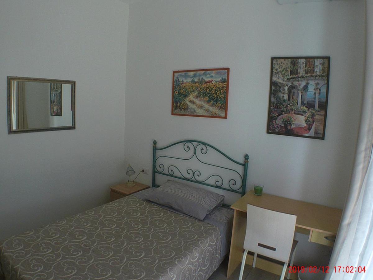 Un Passo Dal Mare Bed & Breakfast Fiumicino Exterior photo