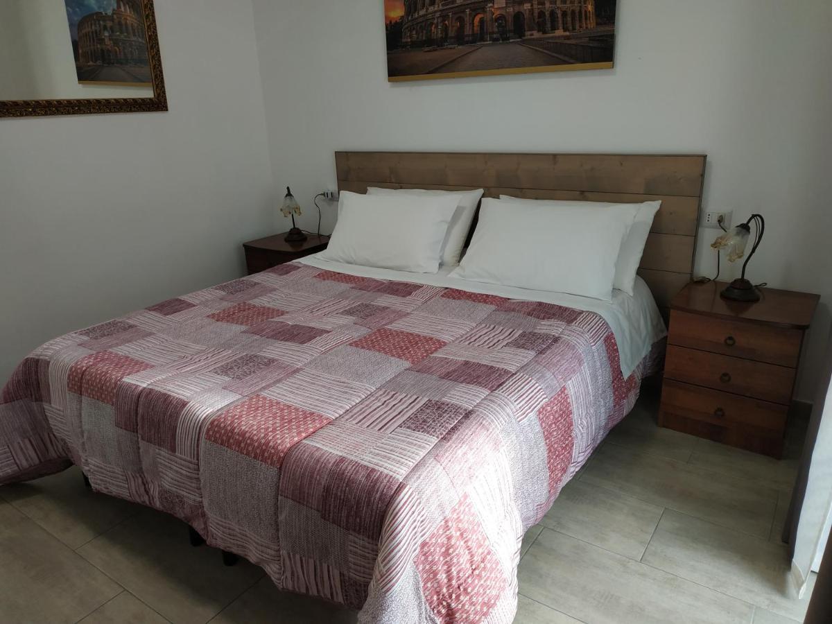 Un Passo Dal Mare Bed & Breakfast Fiumicino Exterior photo A bedroom